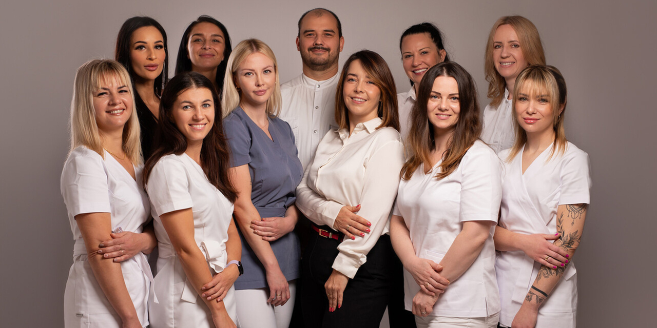 zdjecie_caly_zespol_kovalenko_dental_team_koszalin_Easy-Resize.com